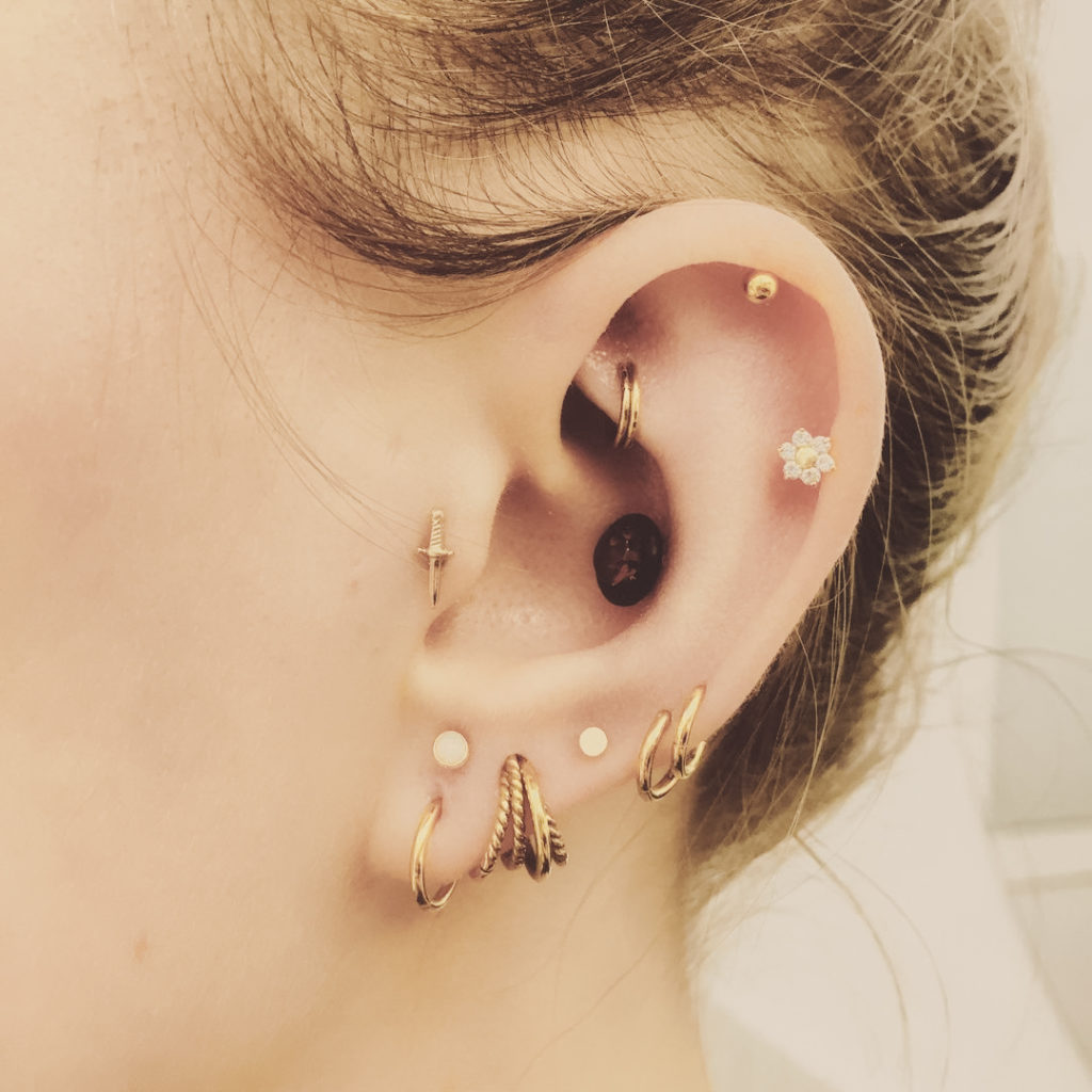 Piercings oreilles femme - Studio de piercing à Montpellier